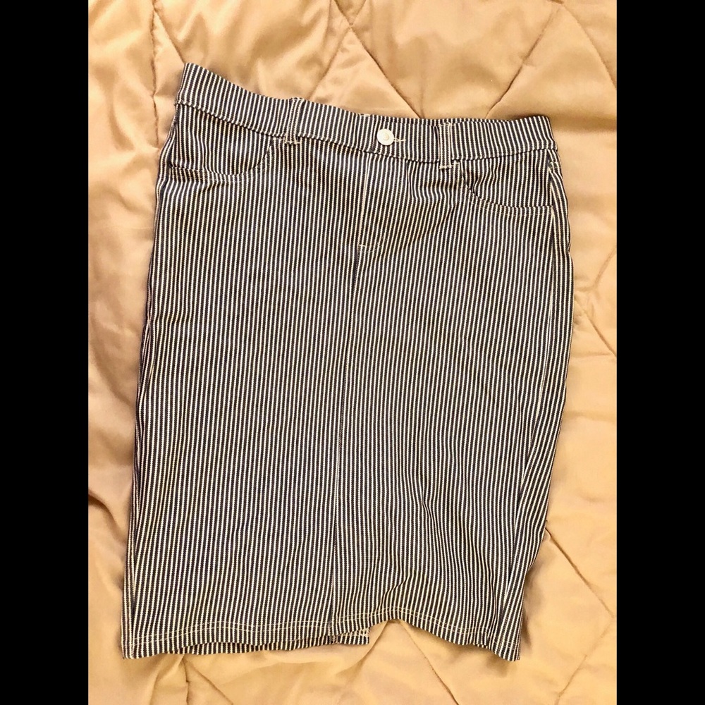 One 5 One knee length skirt medium